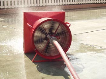 The fan of the pourer is rotated by a water turbine